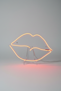 LED Neon Wall Decor "Kiss Me"