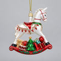 Weihnachtsanhänger Schaukelpferd mit Geschenken – Weiß/Rot